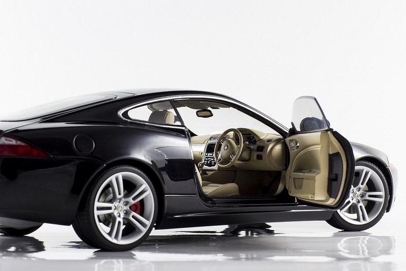 Jaguar XKR Coupe cabin 