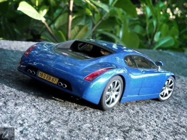 Back view of Bugatti Chiron 