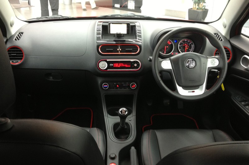 MG 3 Cross interior