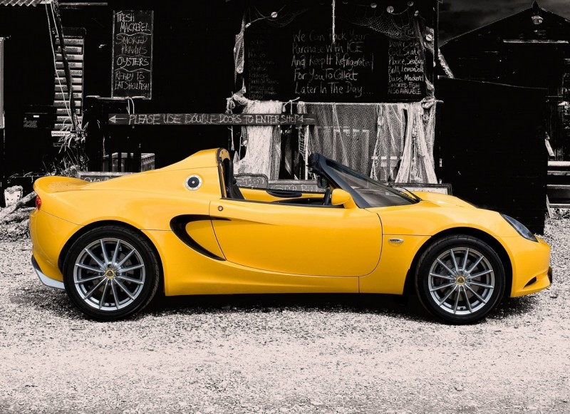 Lotus Elise side view