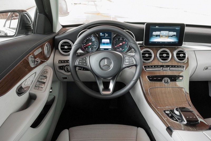 Mercedes-Benz GLC Coupe Salon photo