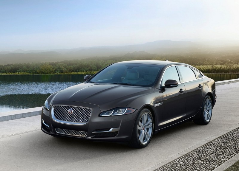 Jaguar XJ Photo