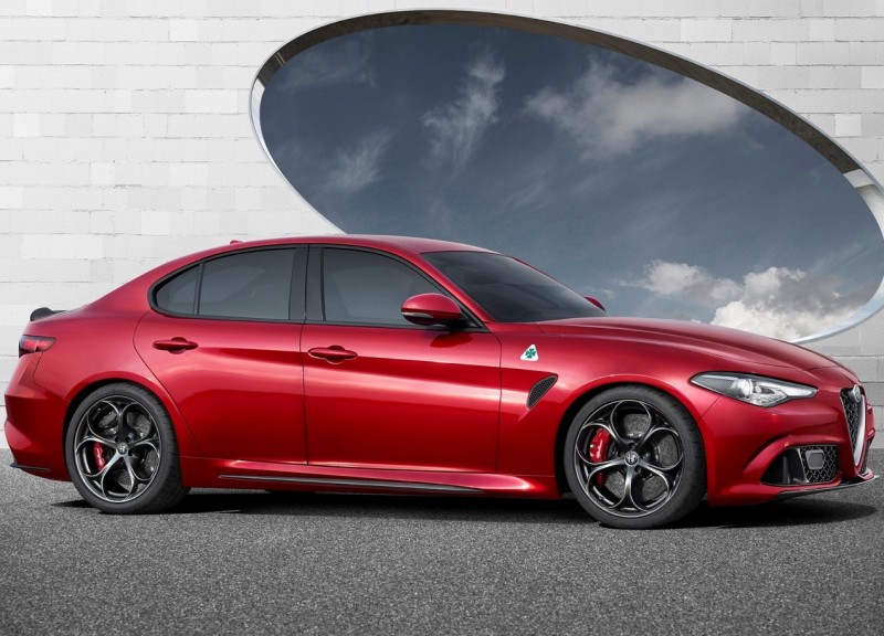 Alfa Romeo Giulia view from the side