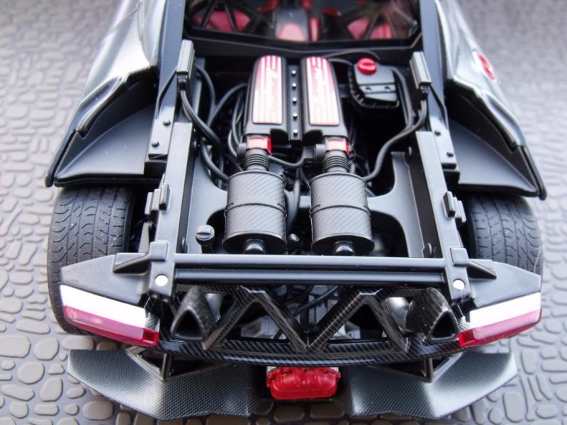 Lamborghini Sesto Elemento engine