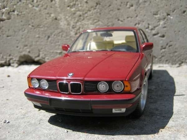 Front view BMW 535i E34