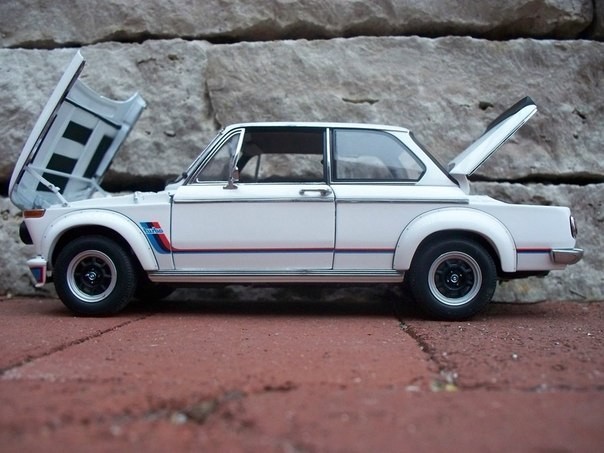 Side view of the BMW 2002 turbo 