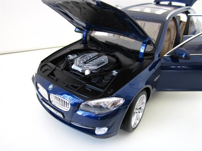 BMW 550i Touring engine 