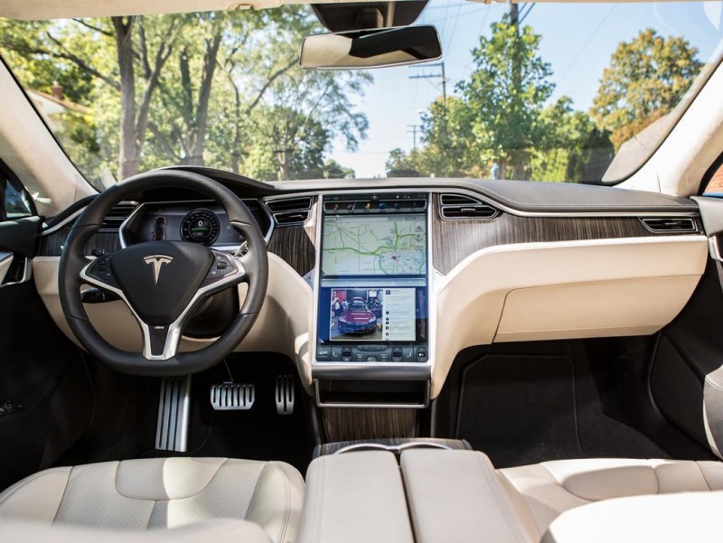 Tesla S cabin photo
