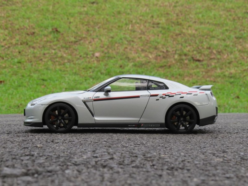 Side view of Nissan GT-R R35 Nismo