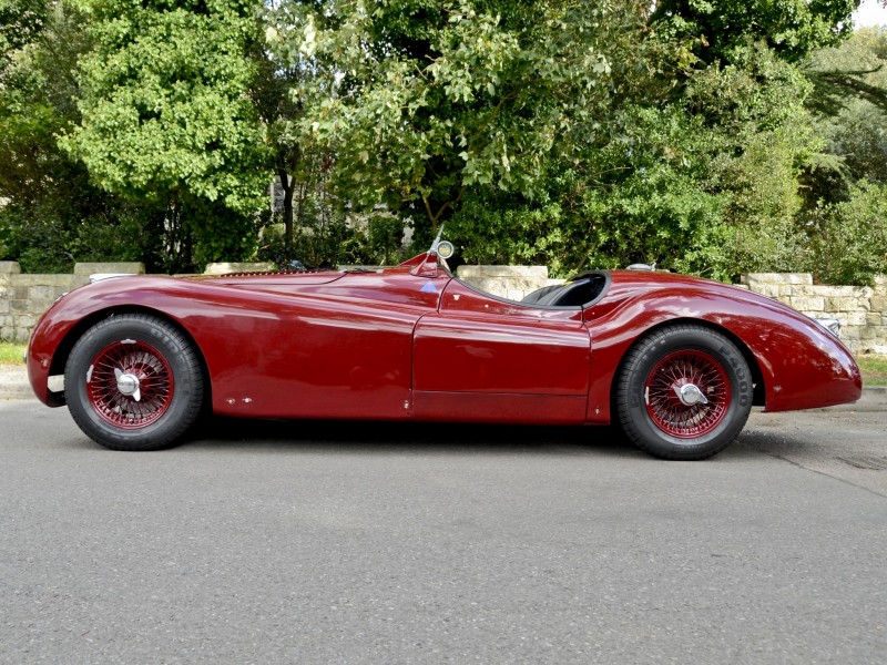 Jaguar XK120 side view