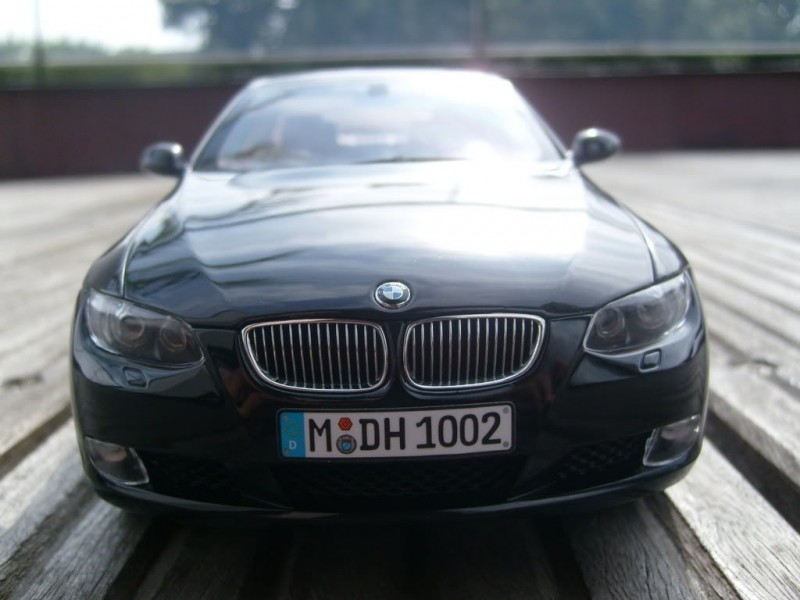 BMW 330 Ci front view