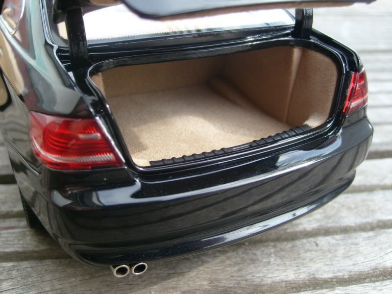 BMW 330 Ci trunk