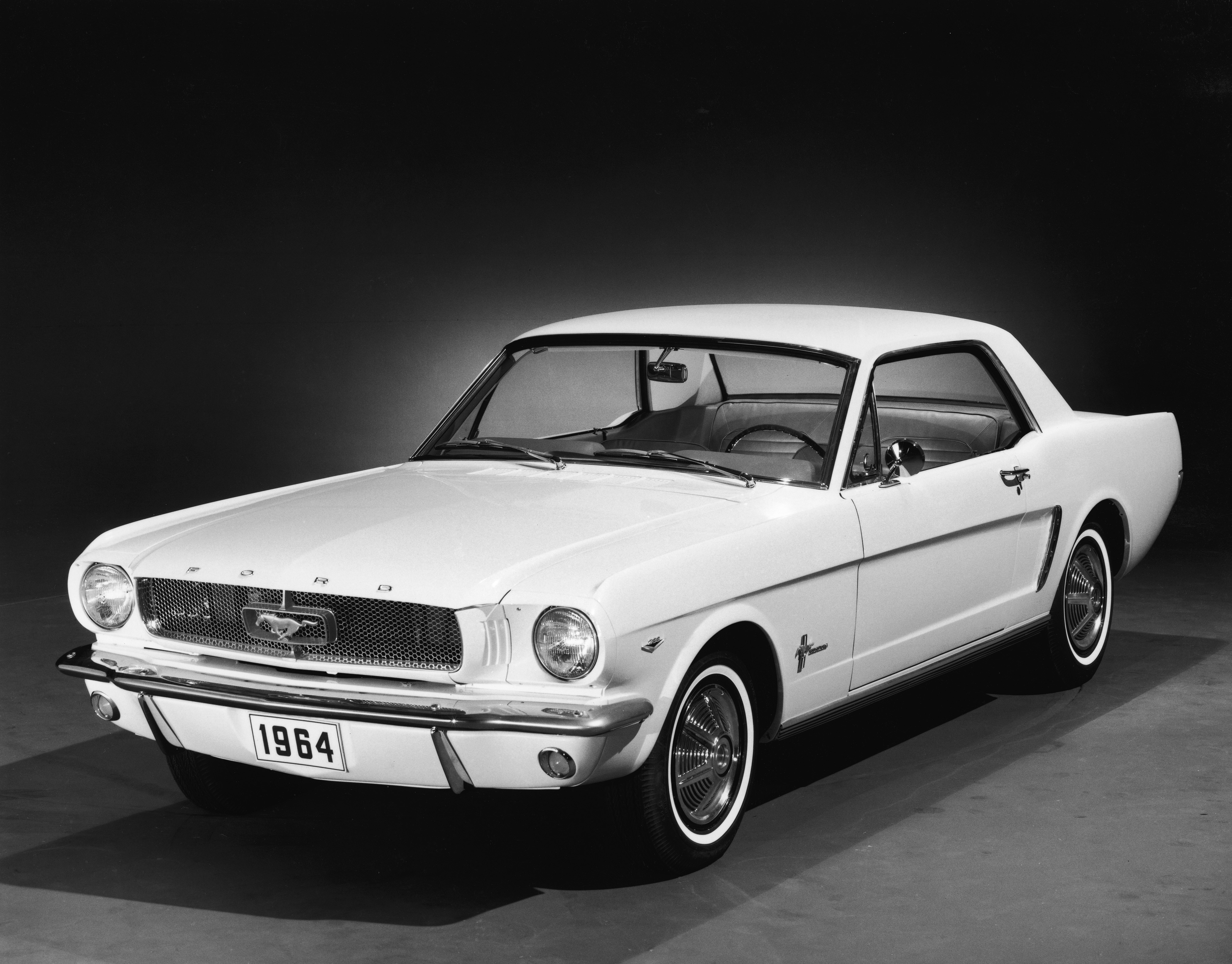 Первое поколение автомобилей. Форд Мустанг 1964. Форд Мустанг 1 поколения. Первый Форд Мустанг 1964. Ford Mustang Coupe 1964.