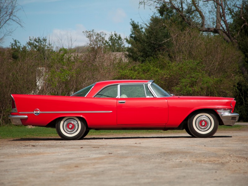 Chrysler 300C Hardtop Side View