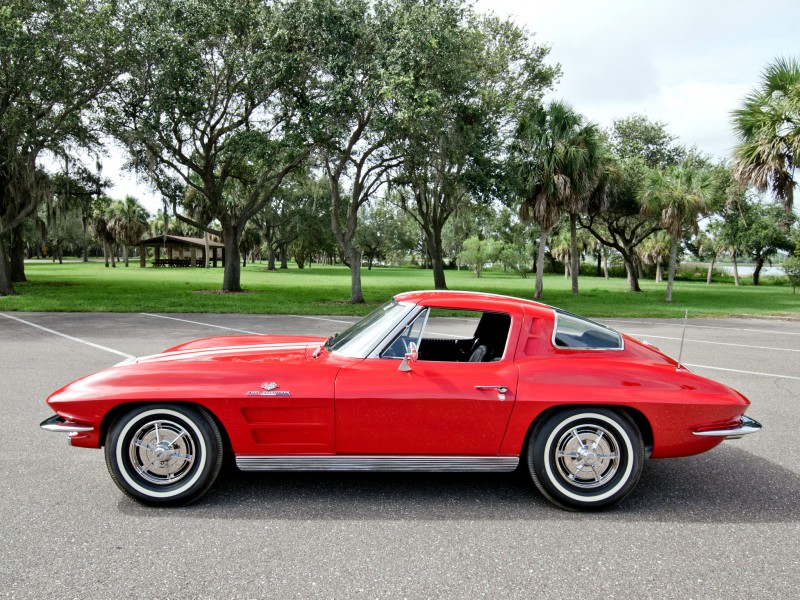 Chevrolet Corvette C2 StingRay Side View