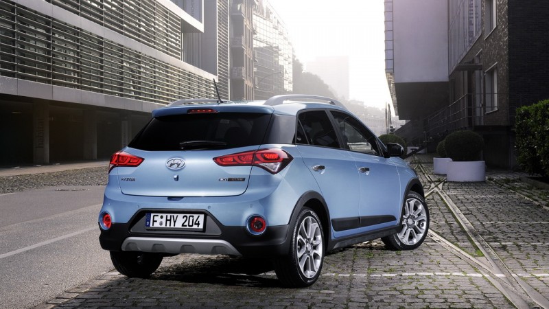 Hyundai i20 Active rear view