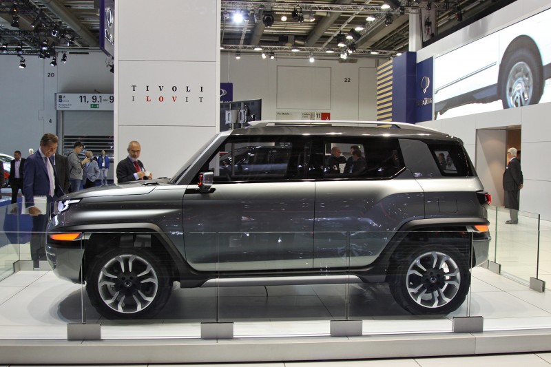 SsangYong XAV-Adventure Side View