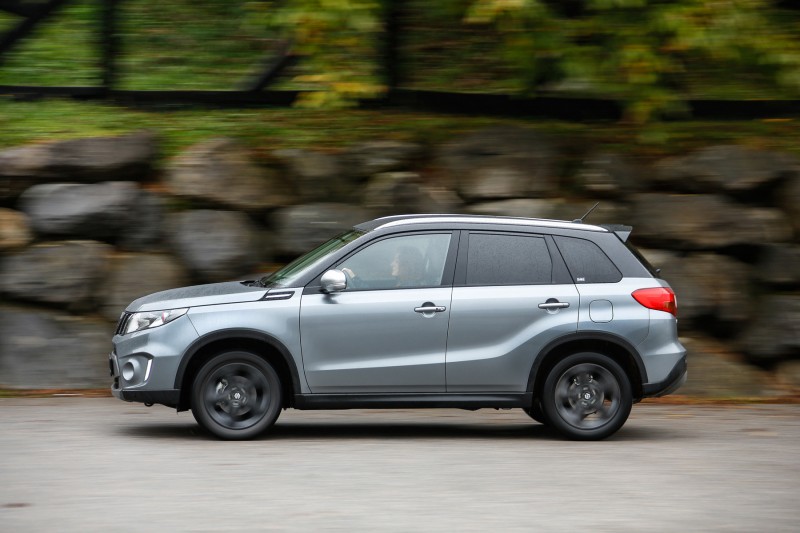 Suzuki Vitara S side view