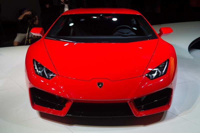 Front view of Lamborghini Huracan LP 580-2