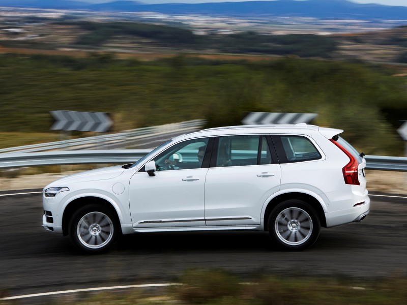 Side view of Volvo XC90 II