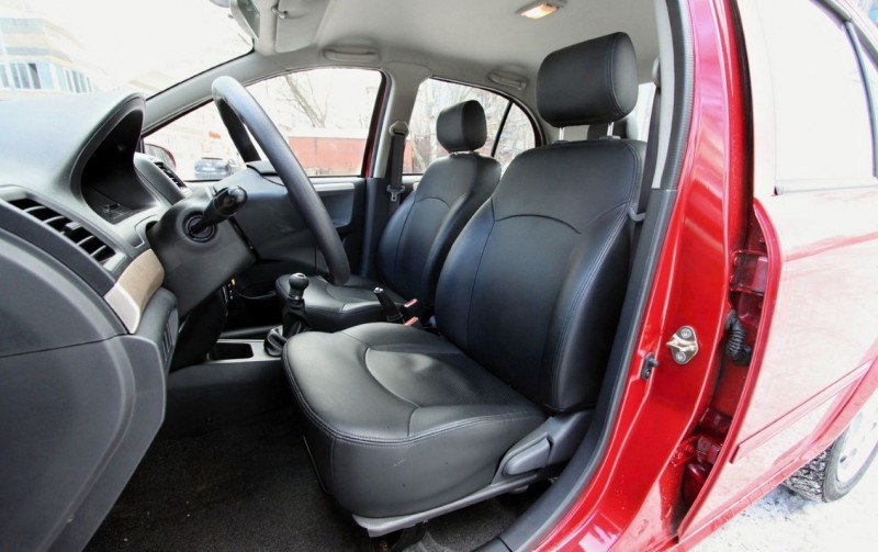 FAW V5 interior