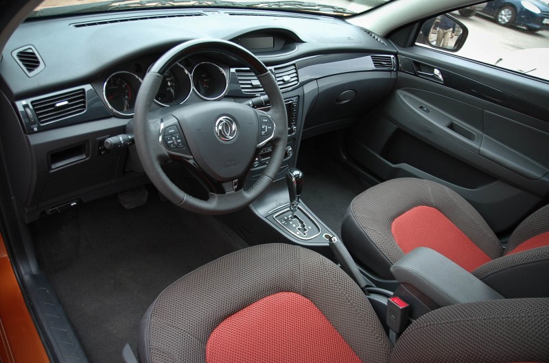 DongFeng H30 Cross Interior