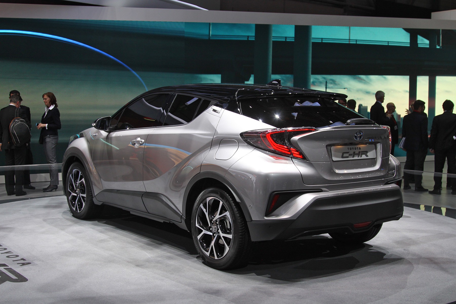 Toyota C-HR photo