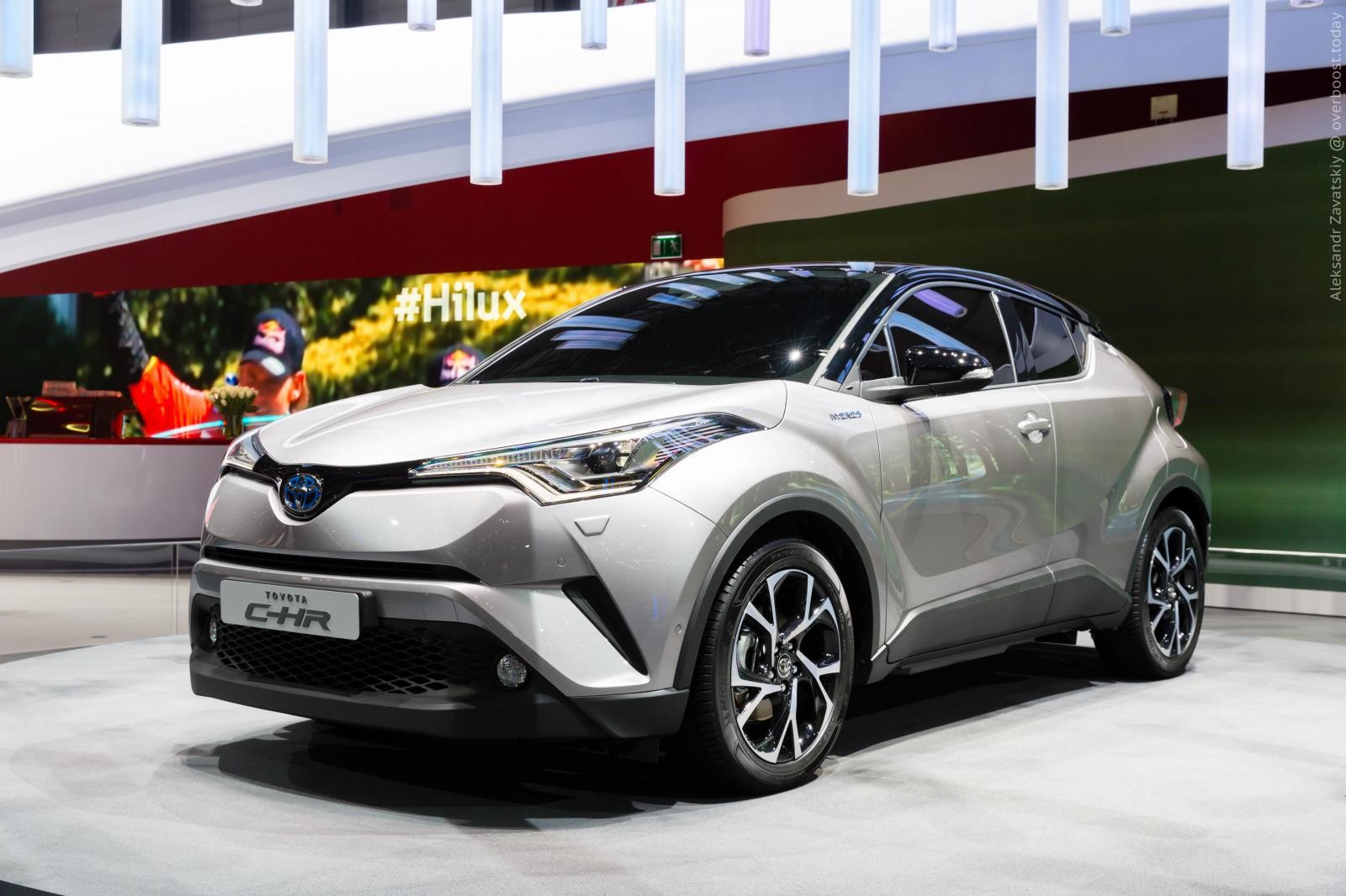 Toyota C-HR photo