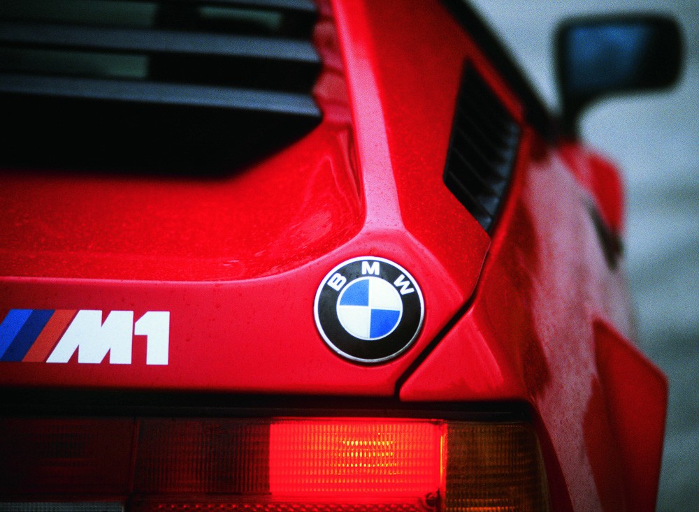 BMW-M1 car