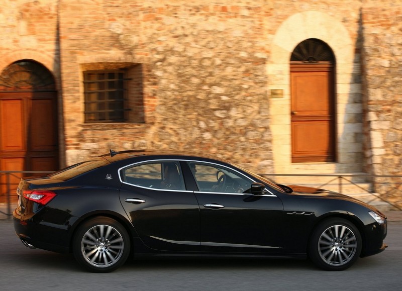 Side View Maserati Ghibli 3