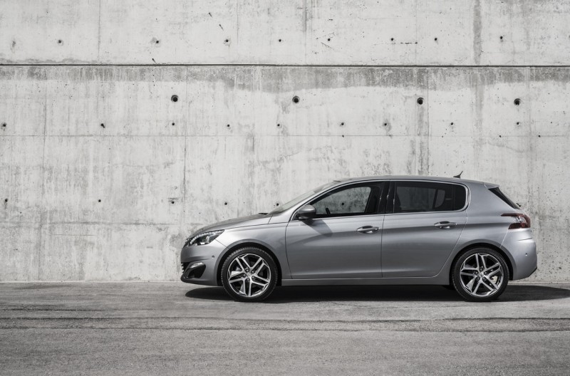 Side view Peugeot 308