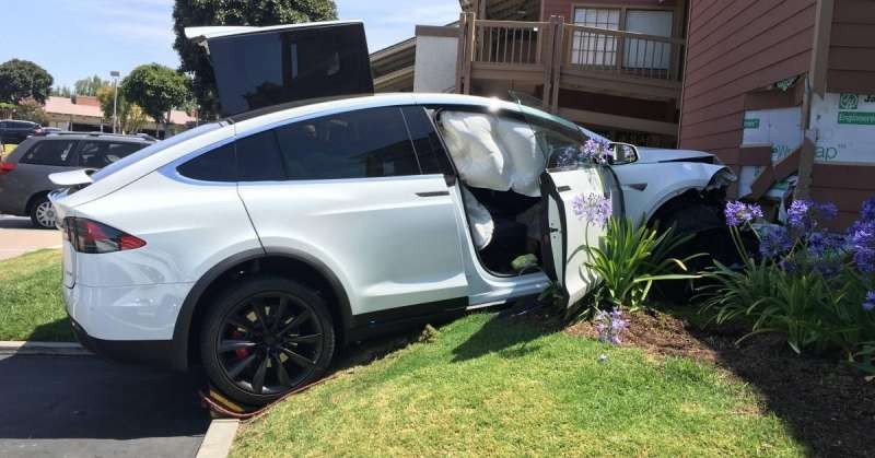 Tesla Model X photo