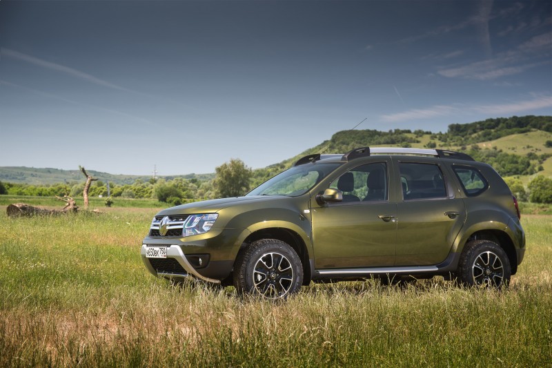 Side View of Renault Duster 2