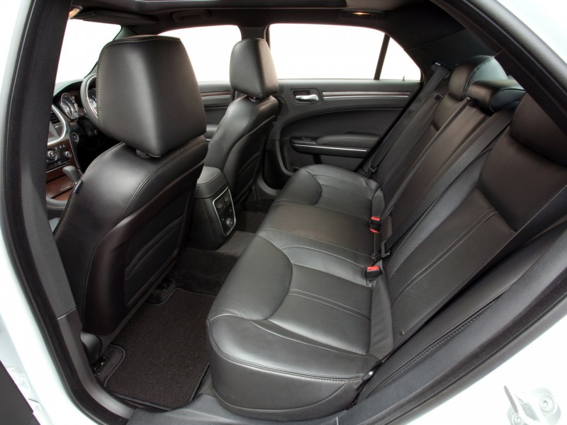 Chrysler 300C second row seats