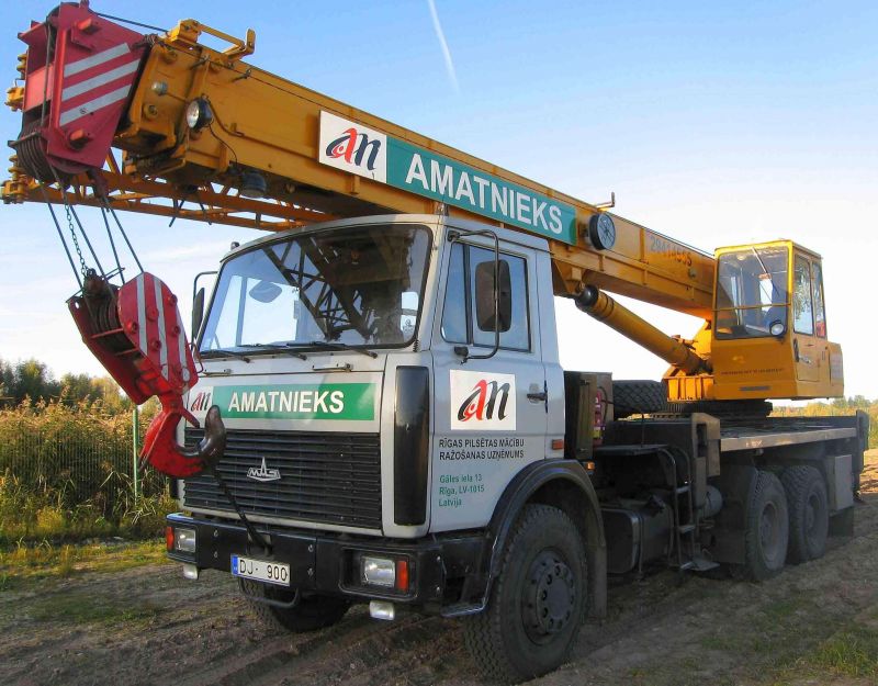 MAZ-5337 truck crane