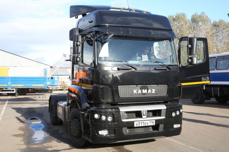 Front view KamAZ-5490