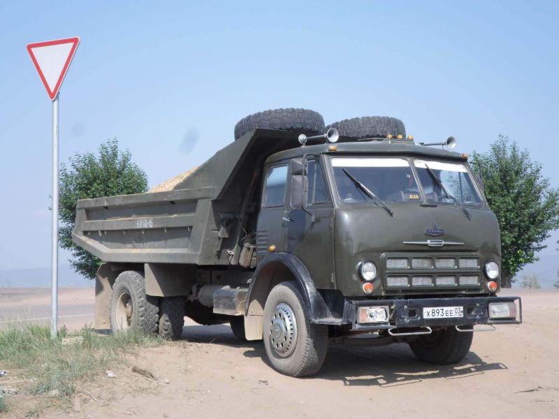 MAZ-503 dump truck