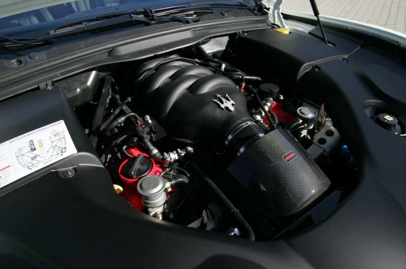 Maserati GranCabrio engine