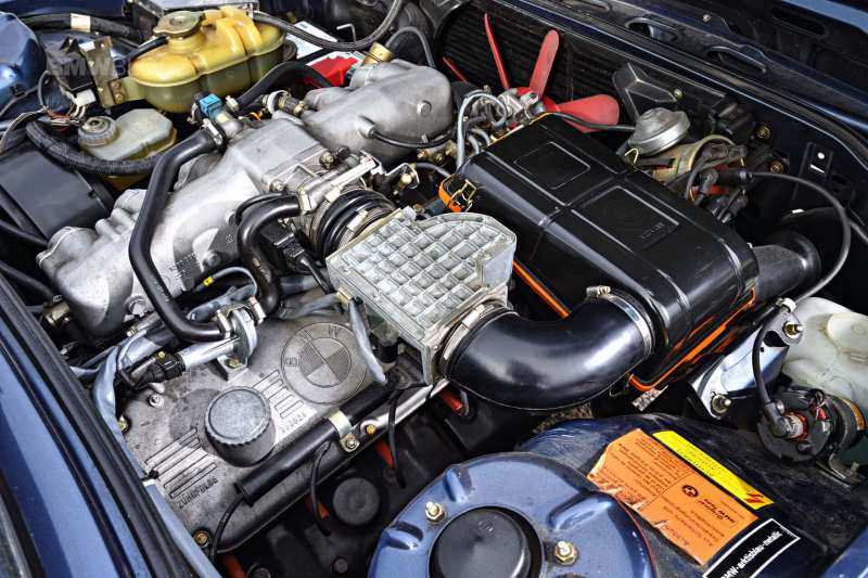 BMW M535i E12 engine