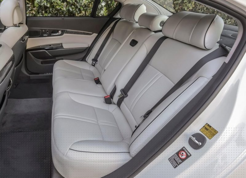 Second row of seats Kia Quoris