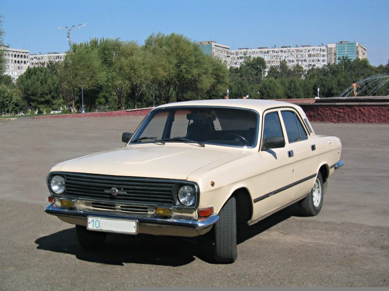 Auto GAZ-24-10