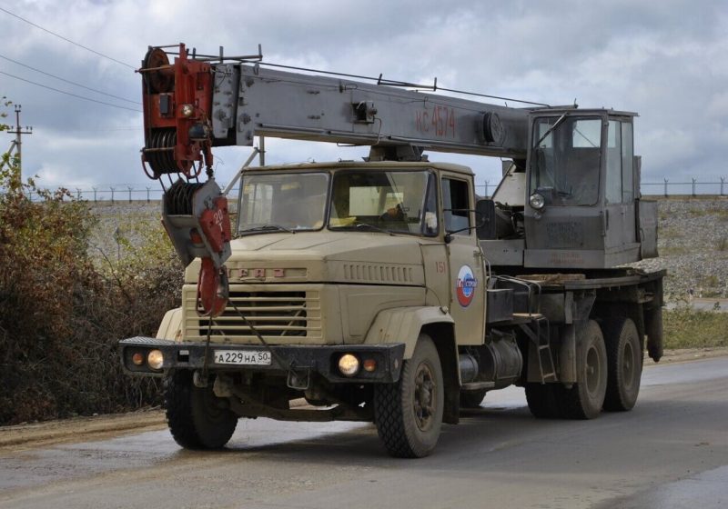 KrAZ-6510 truck crane