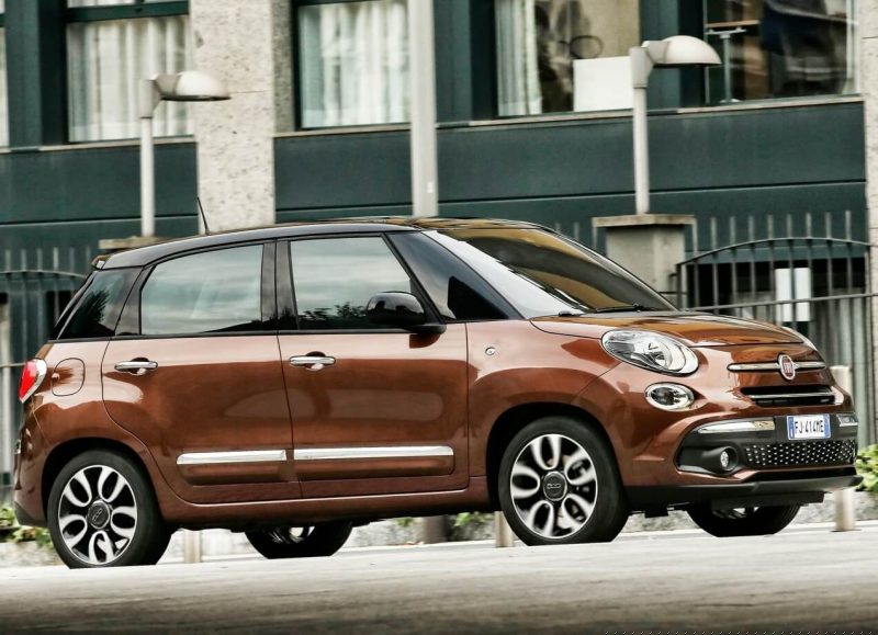 Fiat 500L car