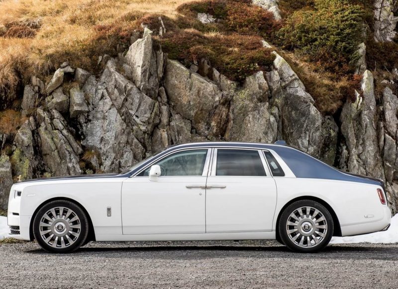 Side View Rolls-Royce Phantom VIII