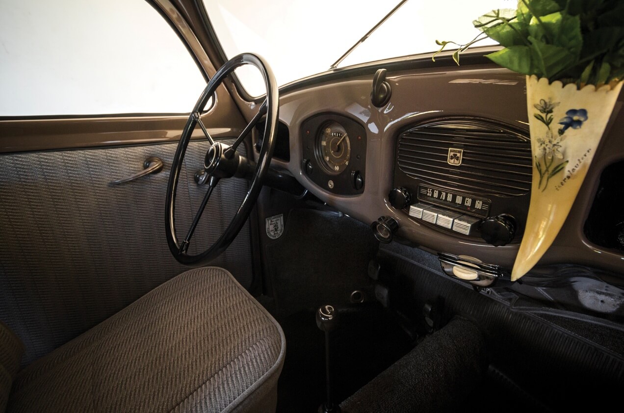 Volkswagen Beetle photo 2
