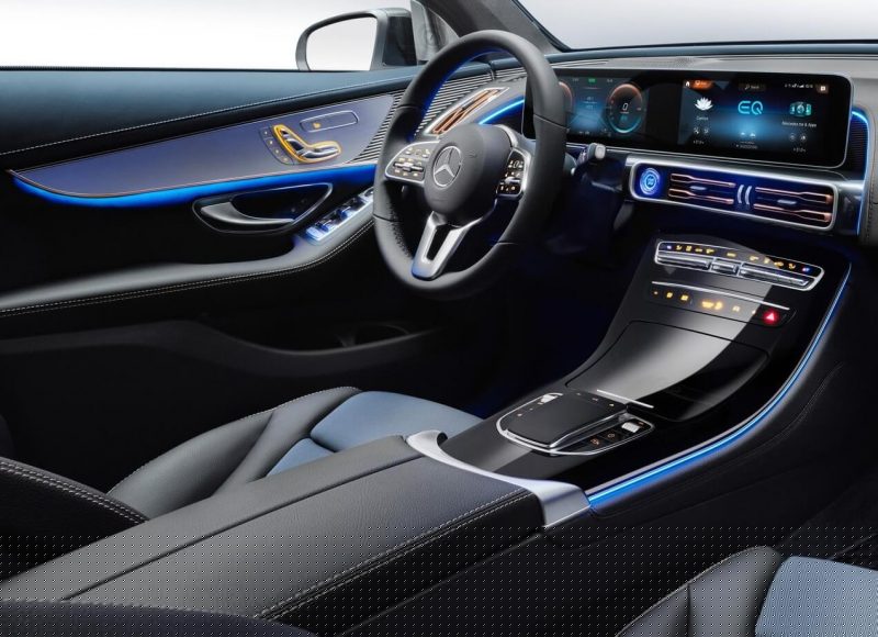 Salon Mercedes-Benz EQC