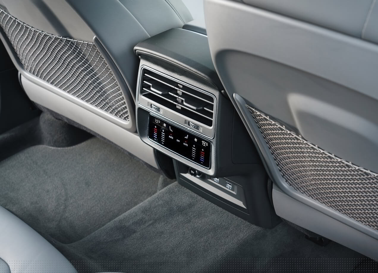 Audi Q8 photo 2