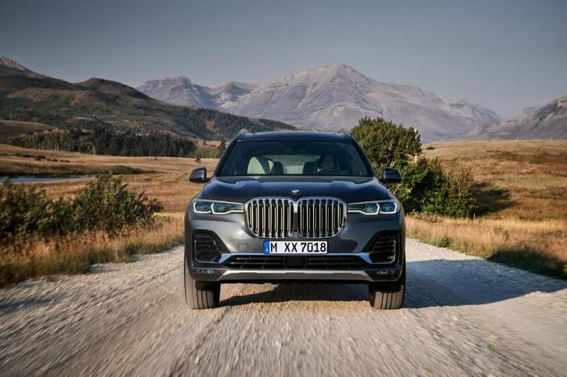 BMW X7 front view
