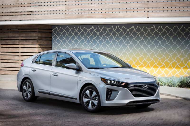 Hyundai intends to beat the Toyota Prius