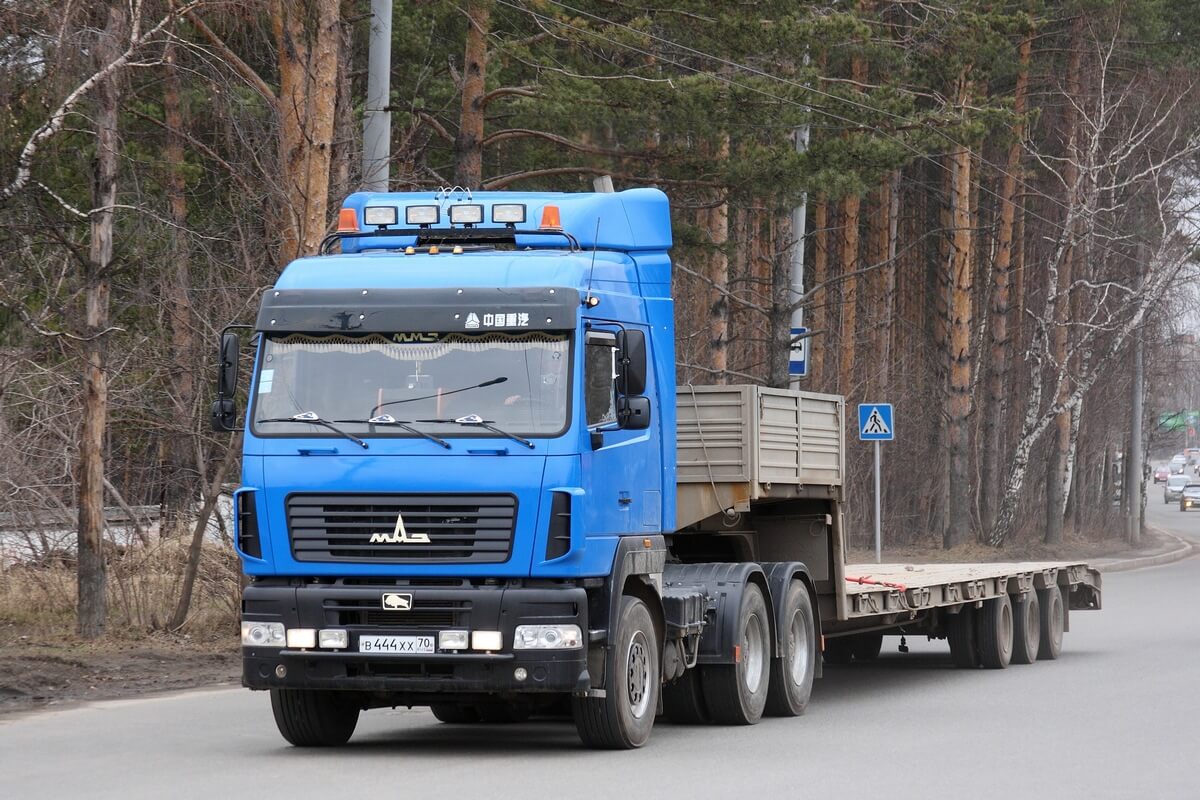 Порожний грузовой автомобиль. МАЗ 6430. МАЗ 6430 6х6. МАЗ-6430 седельный тягач полуприцеп бортовой. МАЗ 6430 простор.